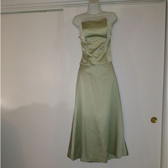 Impressions Satin Lime Green Skirt Set - Picture 1 of 12